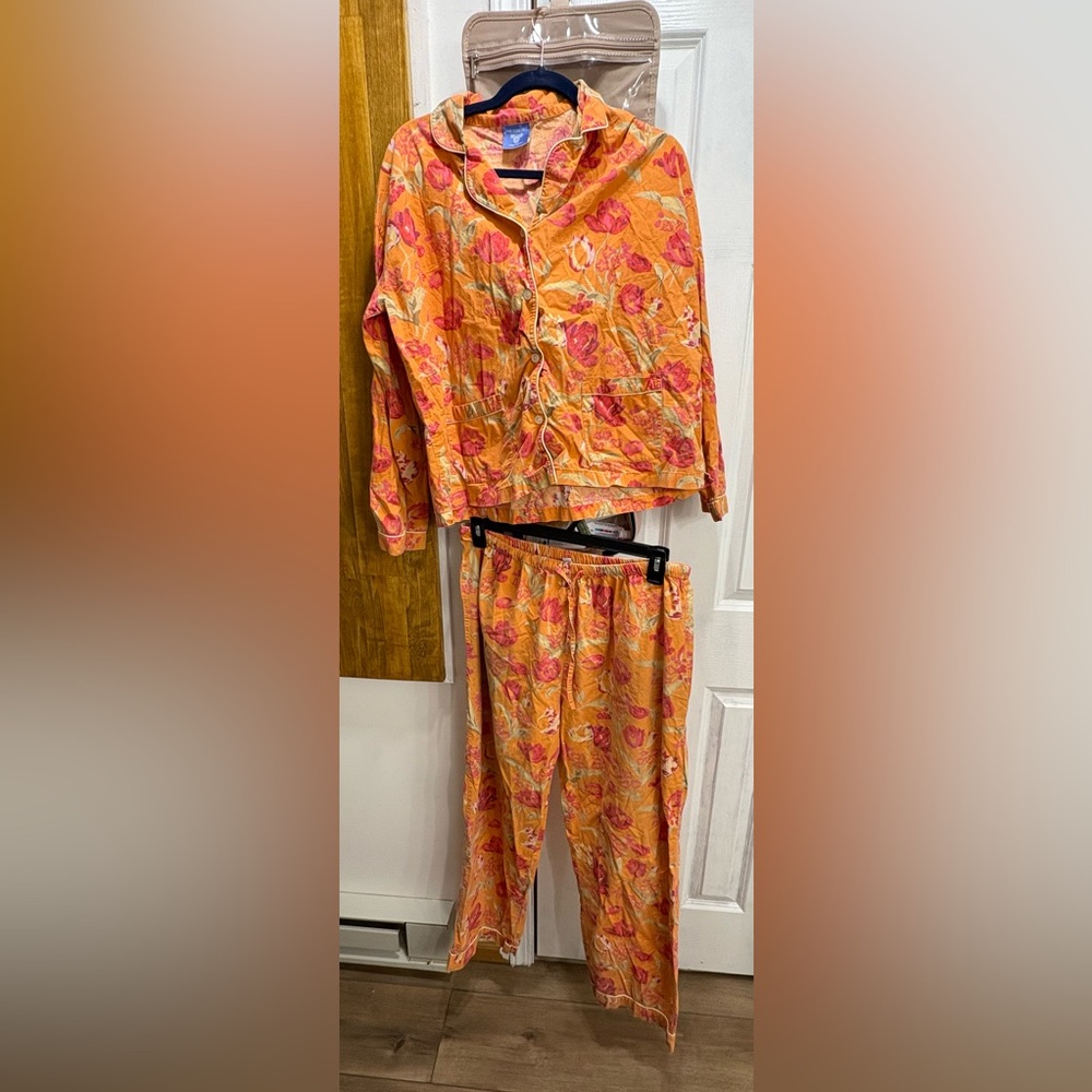 Pine Cone Hill Fine Linen Pajamas Size XL 
Pure Linen Pajamas in Orange Floral